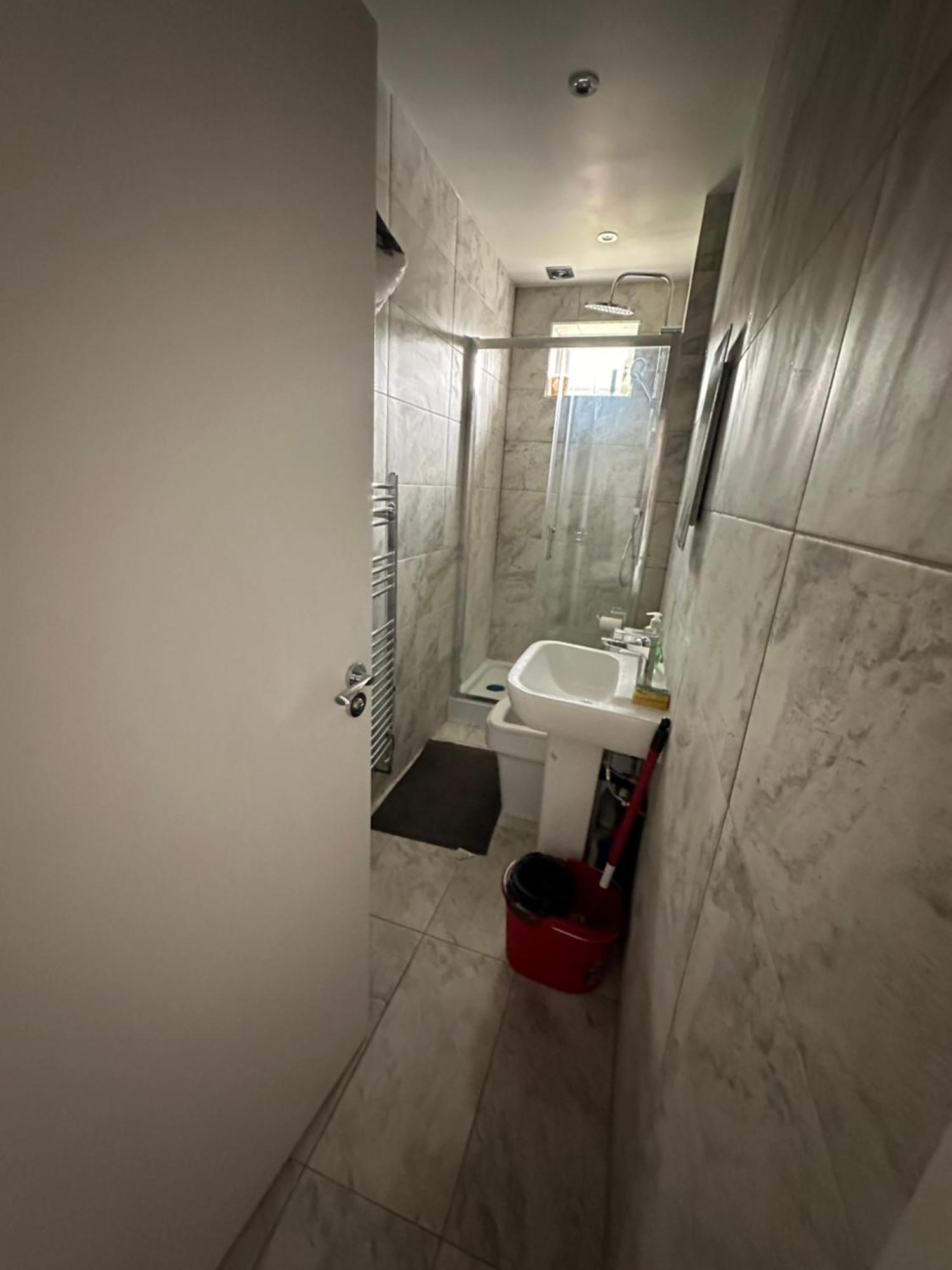 Luxury Ensuite Studio In Crayford Dartford Bexley London With Full Kitchen And Side Garden Alleyway Entrance Erith Exteriér fotografie