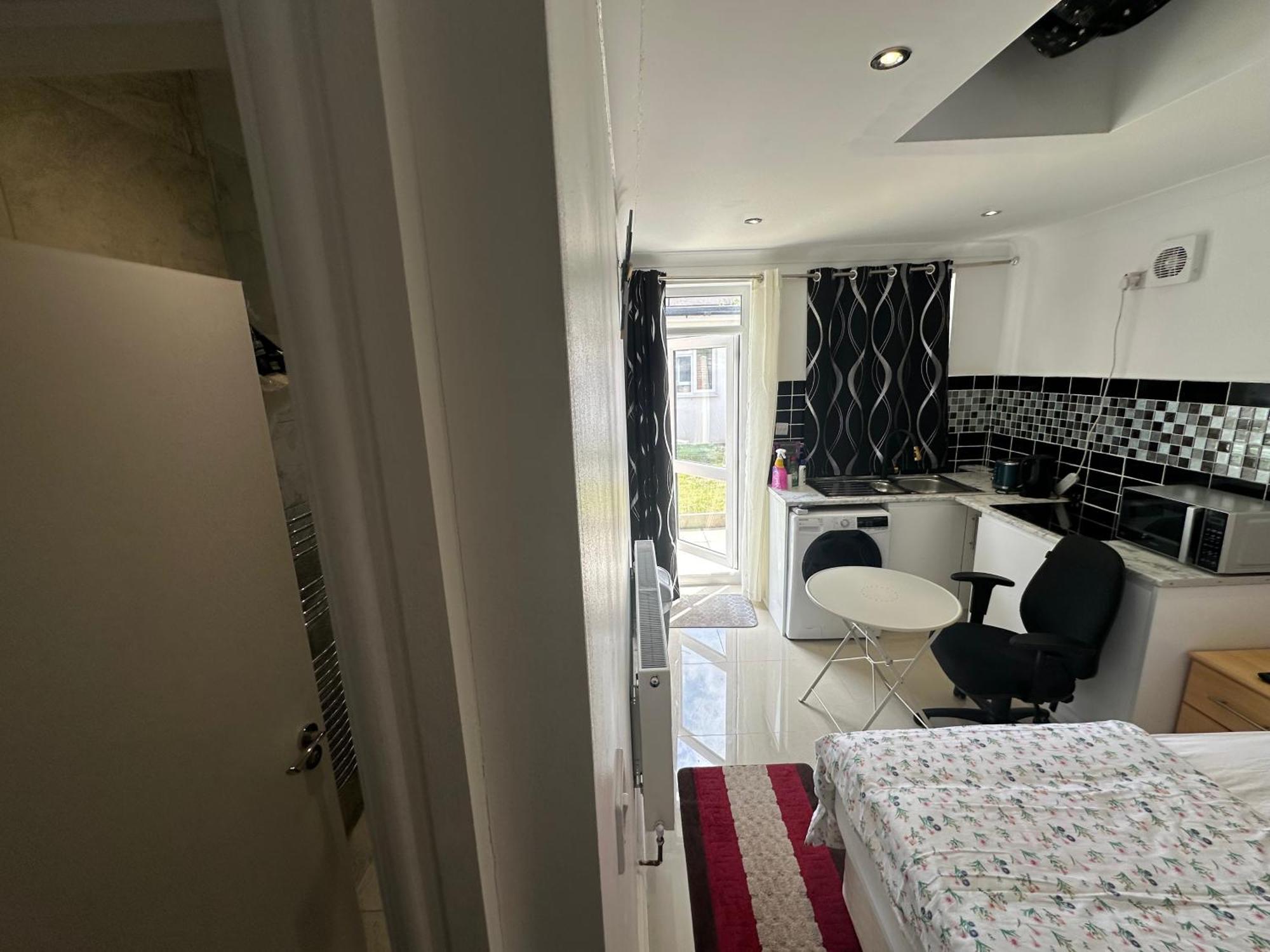Luxury Ensuite Studio In Crayford Dartford Bexley London With Full Kitchen And Side Garden Alleyway Entrance Erith Exteriér fotografie