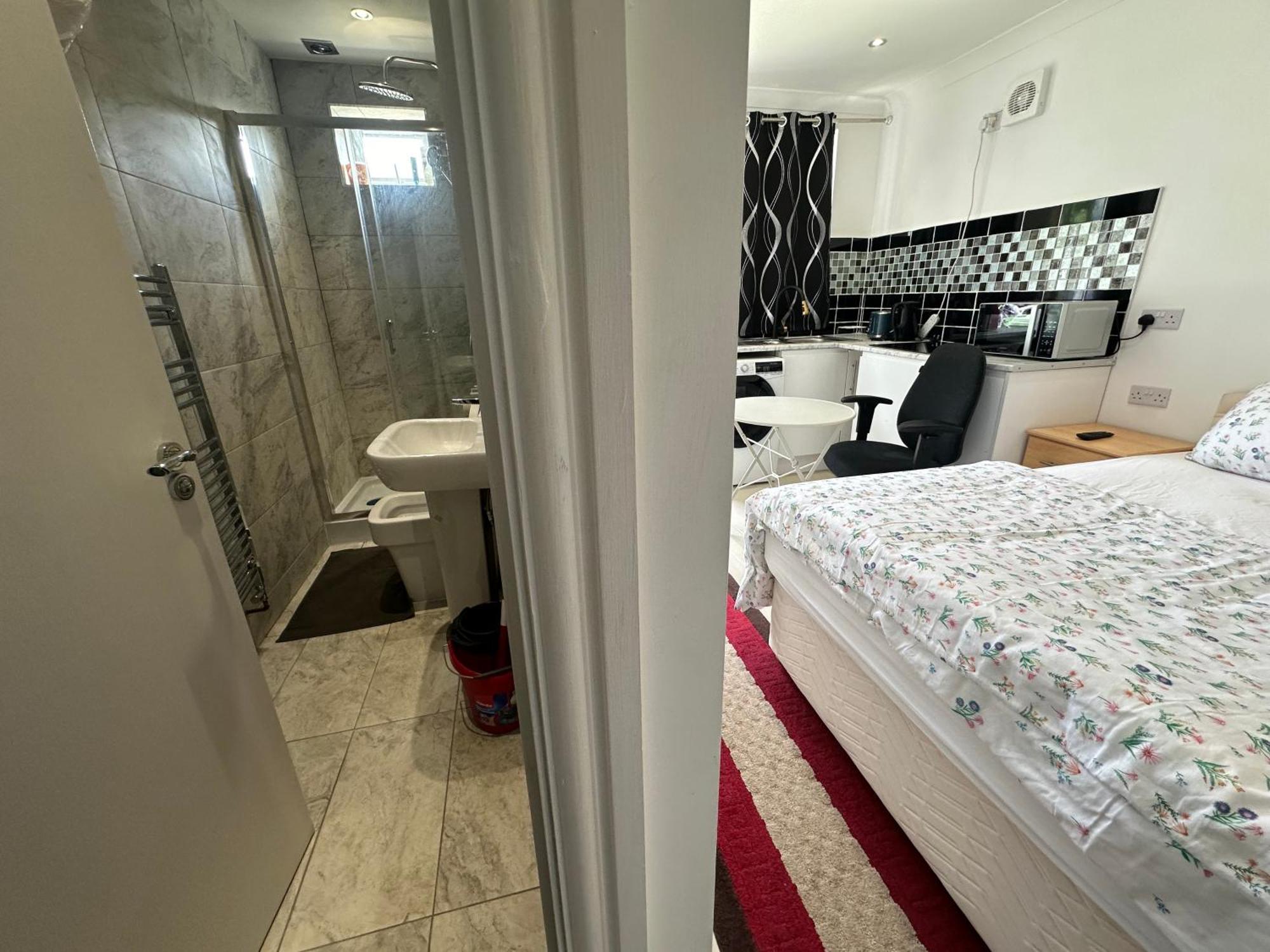Luxury Ensuite Studio In Crayford Dartford Bexley London With Full Kitchen And Side Garden Alleyway Entrance Erith Exteriér fotografie