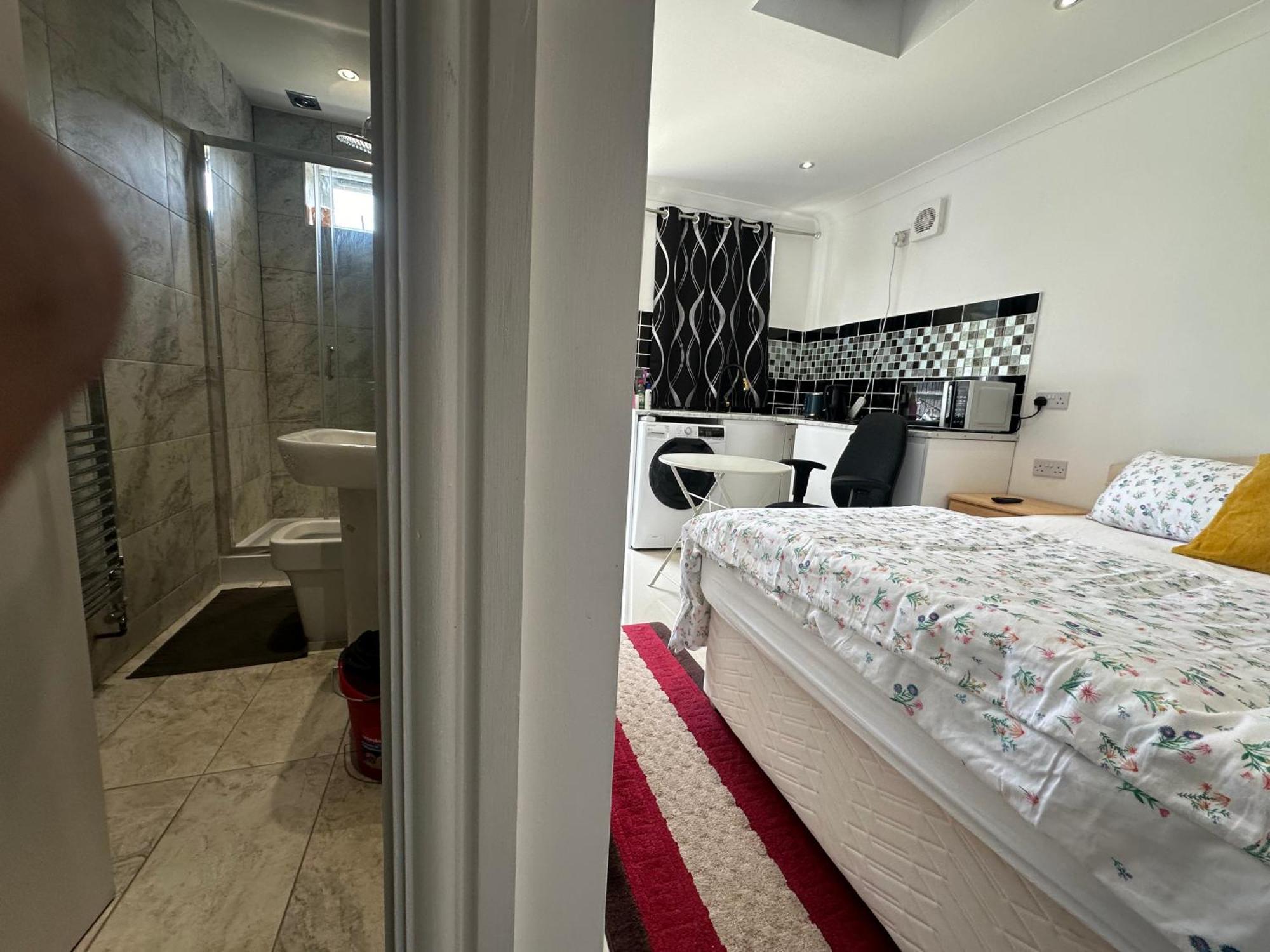Luxury Ensuite Studio In Crayford Dartford Bexley London With Full Kitchen And Side Garden Alleyway Entrance Erith Exteriér fotografie
