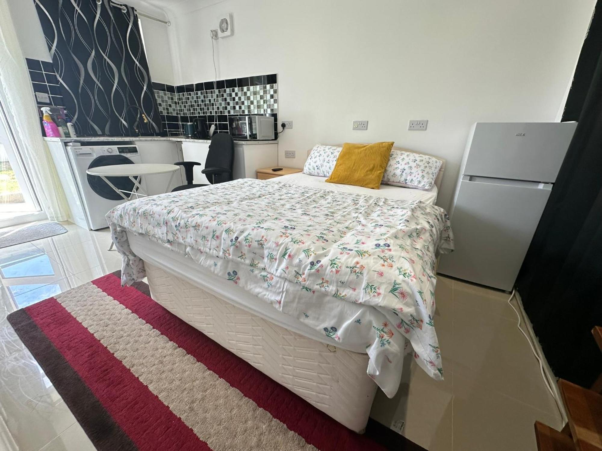 Luxury Ensuite Studio In Crayford Dartford Bexley London With Full Kitchen And Side Garden Alleyway Entrance Erith Exteriér fotografie