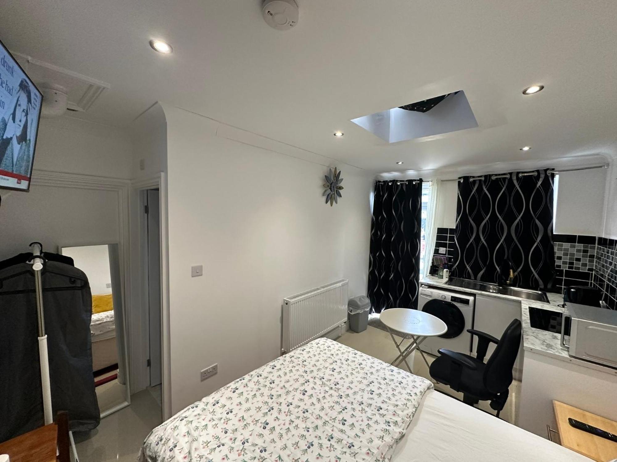 Luxury Ensuite Studio In Crayford Dartford Bexley London With Full Kitchen And Side Garden Alleyway Entrance Erith Exteriér fotografie