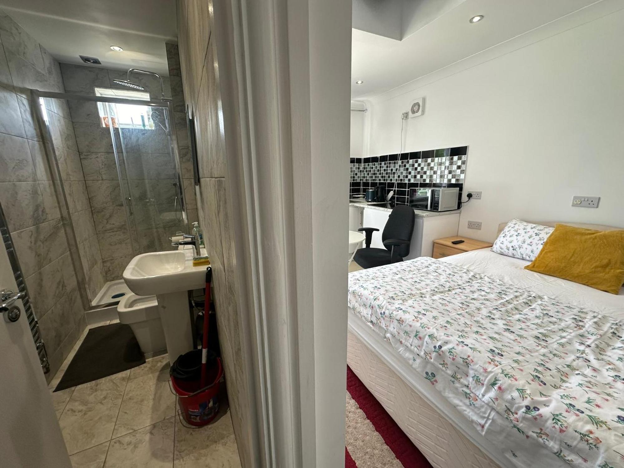 Luxury Ensuite Studio In Crayford Dartford Bexley London With Full Kitchen And Side Garden Alleyway Entrance Erith Exteriér fotografie
