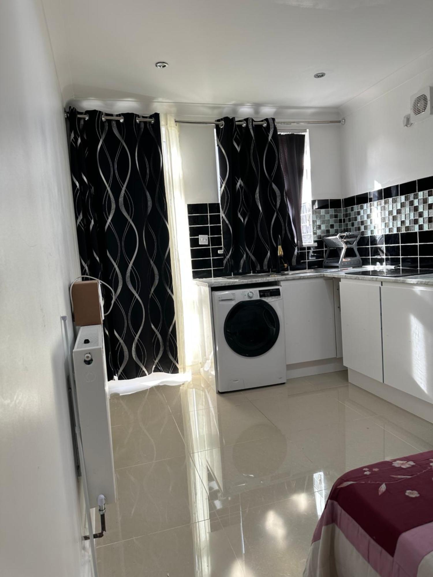Luxury Ensuite Studio In Crayford Dartford Bexley London With Full Kitchen And Side Garden Alleyway Entrance Erith Exteriér fotografie