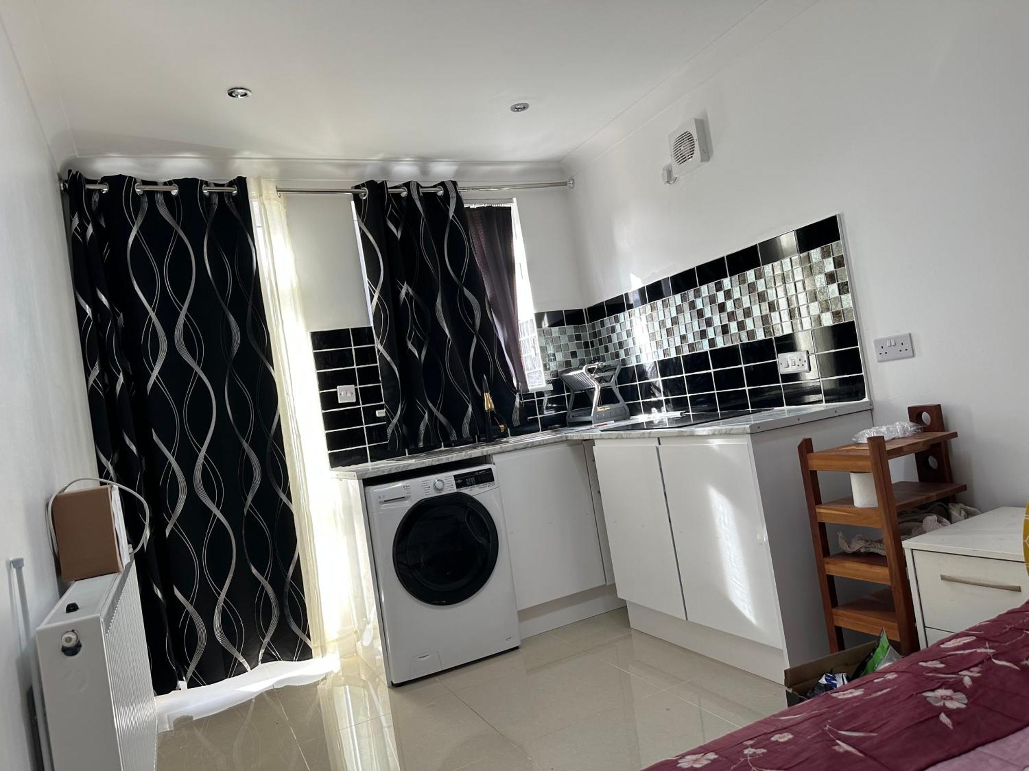 Luxury Ensuite Studio In Crayford Dartford Bexley London With Full Kitchen And Side Garden Alleyway Entrance Erith Exteriér fotografie