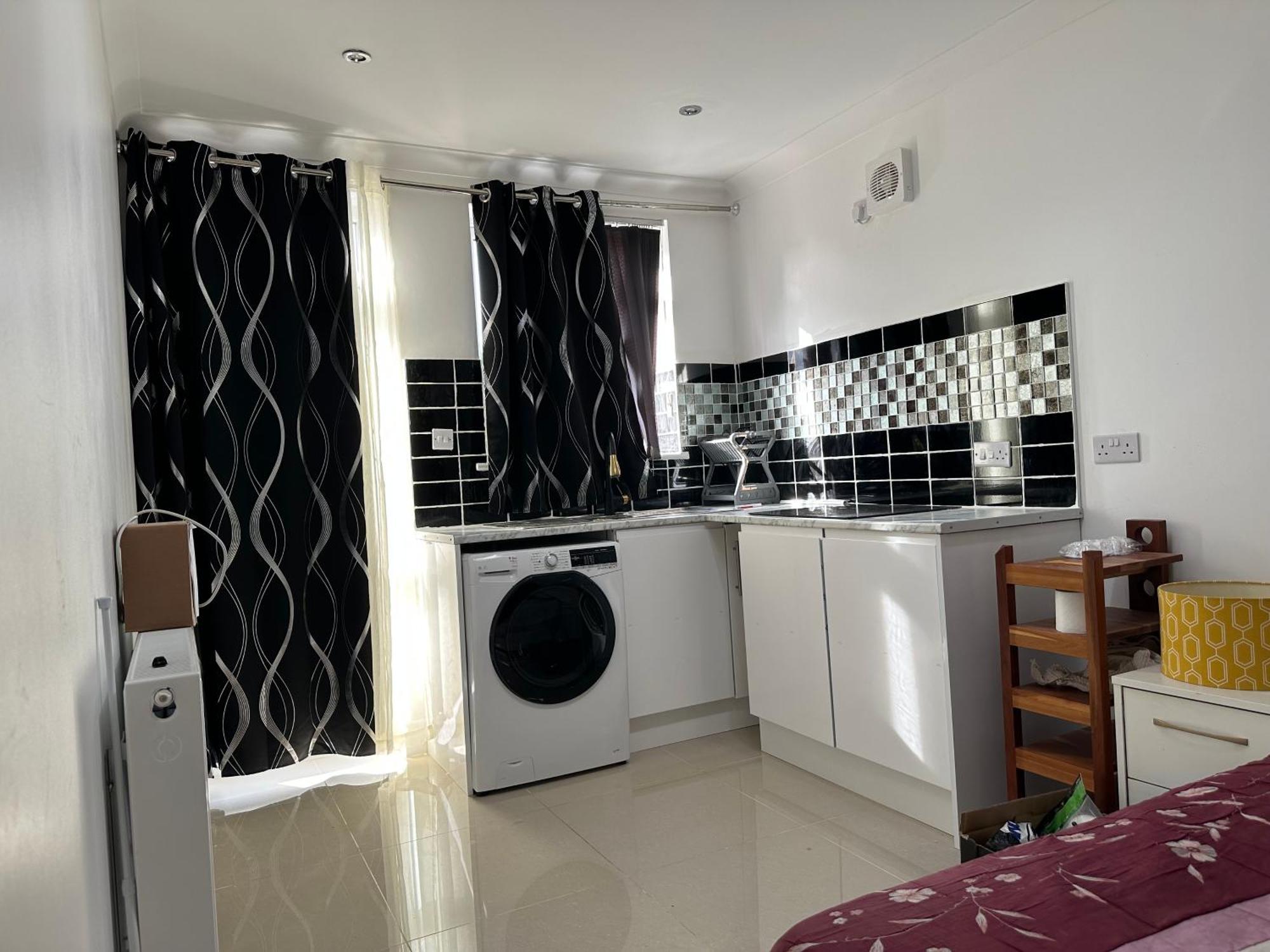 Luxury Ensuite Studio In Crayford Dartford Bexley London With Full Kitchen And Side Garden Alleyway Entrance Erith Exteriér fotografie